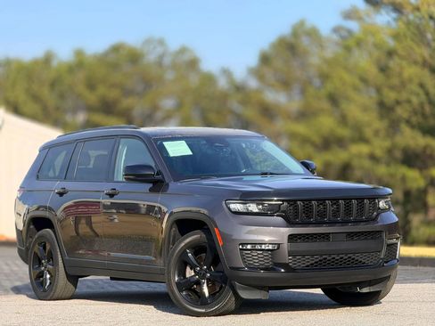 Used 2022 Jeep Grand Cherokee L Limited w/ Black Appearance Package image 5