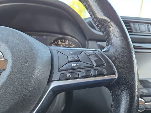 Used 2019 Nissan Rogue SV AWD/4WD image 17