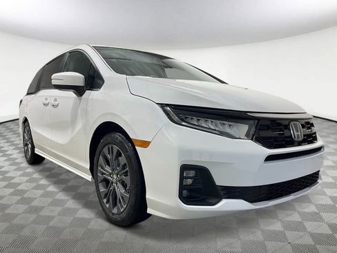 New 2026 Honda Odyssey Touring image 8