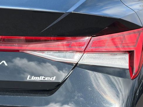 Certified 2024 Hyundai Elantra Limited FWD image 27