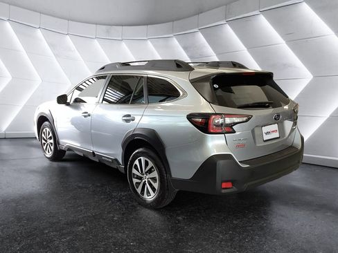 Used 2025 Subaru Outback Premium image 6
