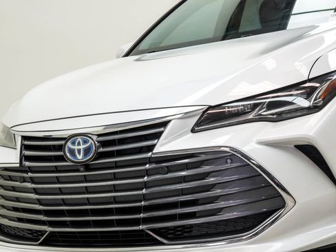 Used 2019 Toyota Avalon Limited w/ Advanced Safety Package FWD image 2