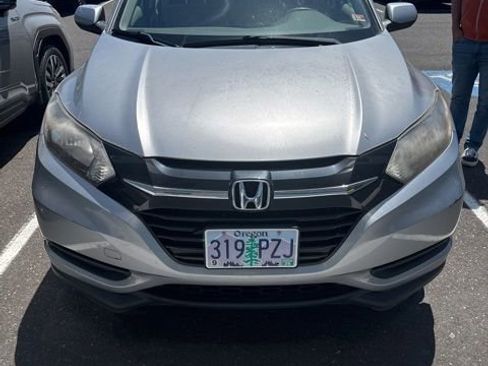 Used 2017 Honda HR-V LX image 2