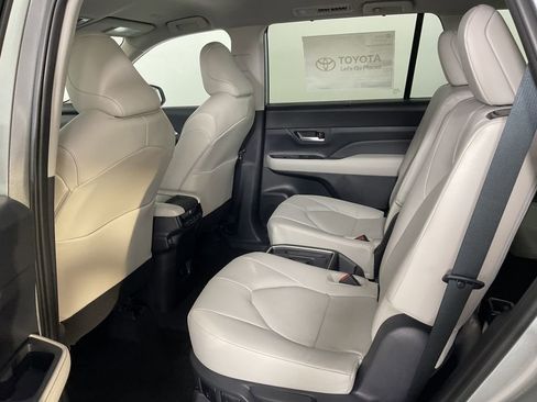 New 2026 Toyota Grand Highlander XLE image 18