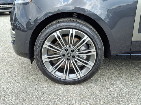 New 2025 Land Rover Range Rover SE image 2