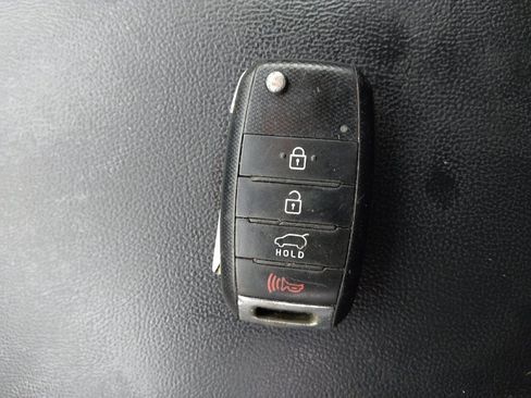 Used 2016 Kia Sorento FWD image 32
