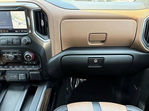 Used 2019 Chevrolet Silverado 1500 High Country w/ Technology Package AWD/4WD image 12