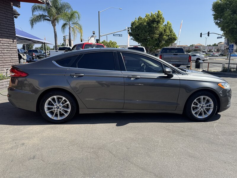 Used 2019 Ford Fusion SE FWD image 16