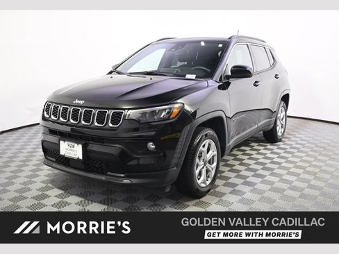 Used 2025 Jeep Compass Latitude w/ Sun & Sound Group AWD/4WD image 1