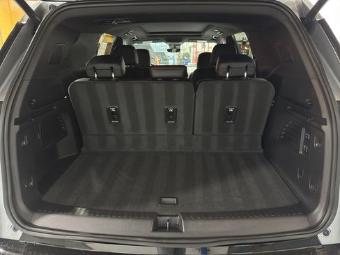 Used 2025 Chevrolet Traverse RS image 24