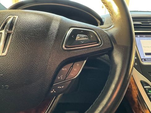 Used 2017 Lincoln MKX Reserve w/ Luxury Package image 34