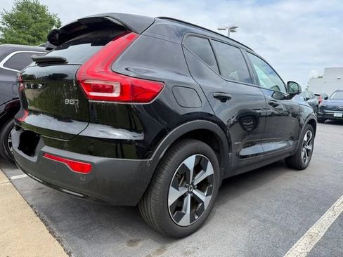 Used 2024 Volvo XC40 B5 Plus w/ Protection Package Premier AWD/4WD image 4