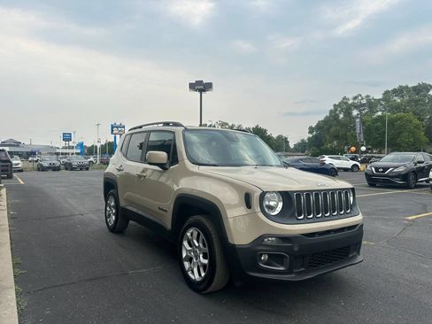 Used 2015 Jeep Renegade Latitude w/ Popular Equipment Group AWD/4WD image 3