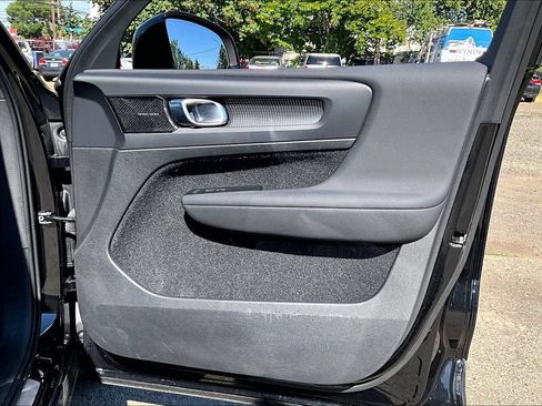 Used 2021 Volvo XC40 P8 Recharge w/ Advanced Package AWD/4WD image 23