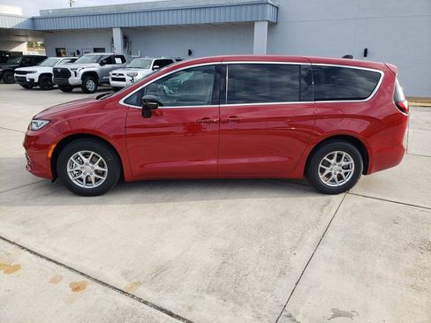 New 2026 Chrysler Pacifica Select FWD image 2