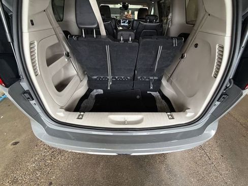 Used 2023 Chrysler Pacifica Limited FWD image 26