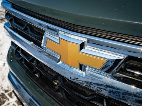 Used 2025 Chevrolet Silverado 1500 LT image 3