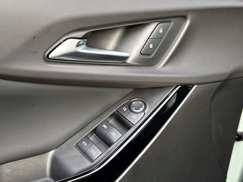 Used 2025 Chevrolet Equinox LT FWD image 17