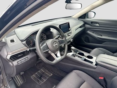 Used 2024 Nissan Altima 2.5 SV FWD image 10