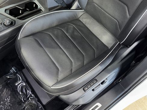 Used 2024 Volkswagen Tiguan SEL R-Line image 34