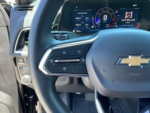 Used 2025 Chevrolet Suburban Premier RWD image 24