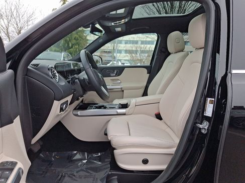 Certified 2023 Mercedes-Benz GLB 250 4MATIC image 13