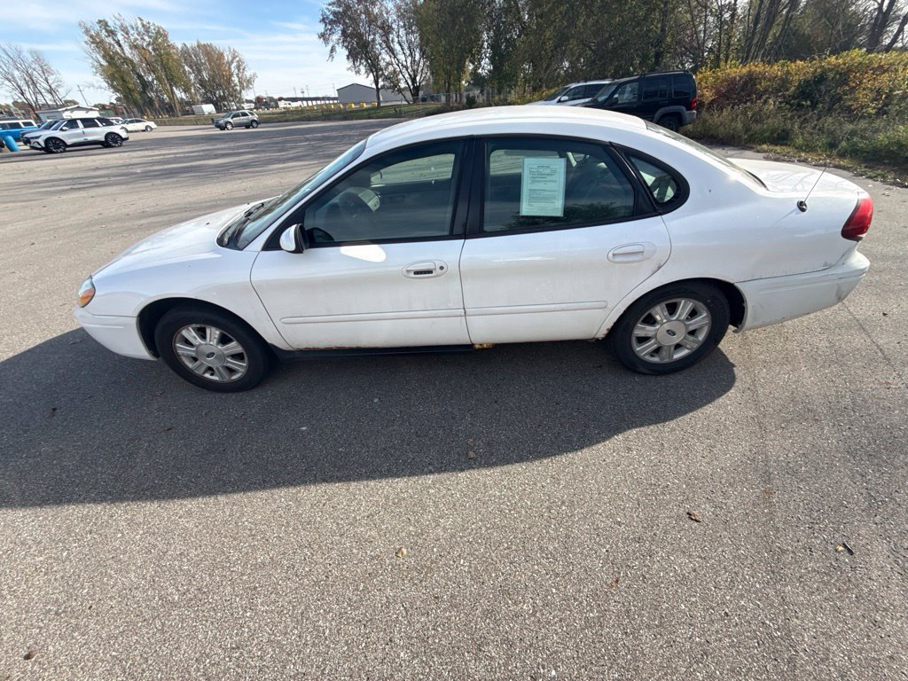 Used 2007 Ford Taurus SEL FWD image 4