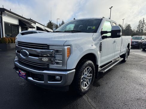 Used 2019 Ford F350 Lariat w/ Camper Package image 2
