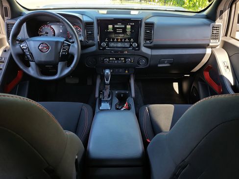 Used 2024 Nissan Frontier Pro-X w/ Pro Convenience Package RWD image 15