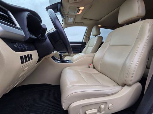 Used 2018 Toyota Highlander XLE image 25