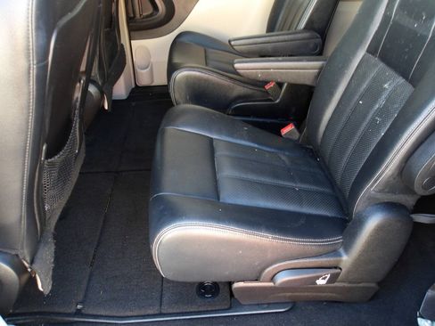 Used 2016 Chrysler Town & Country Touring-L w/ Driver Convenience Group FWD image 22