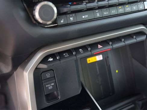 Used 2024 Toyota Tundra Limited image 22