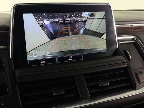 Used 2021 Chevrolet Suburban Z71 AWD/4WD image 19