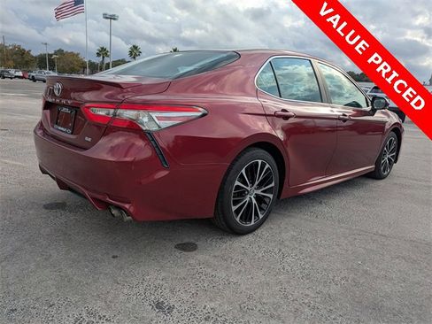Used 2018 Toyota Camry SE image 7