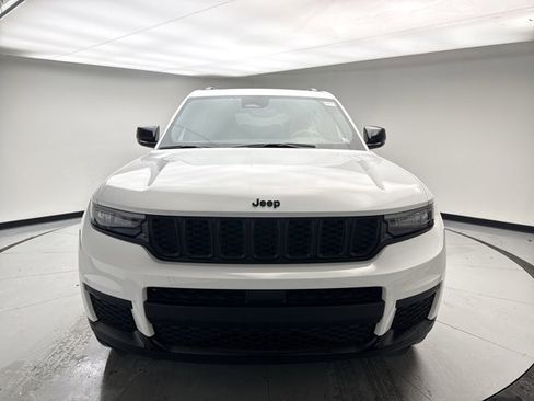 Used 2023 Jeep Grand Cherokee L Laredo image 8