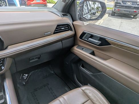 Certified 2025 Chevrolet Suburban High Country AWD/4WD image 16