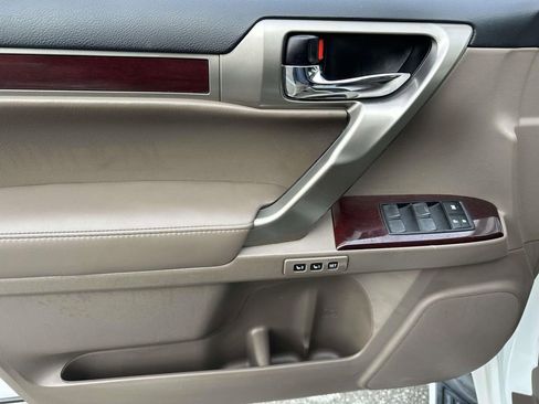 Used 2018 Lexus GX 460 image 16