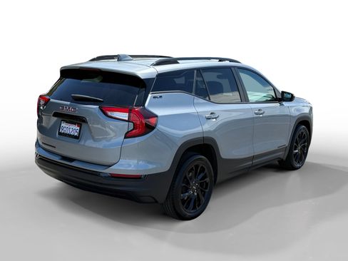 Used 2023 GMC Terrain SLE w/ Driver Convenience Package FWD image 5