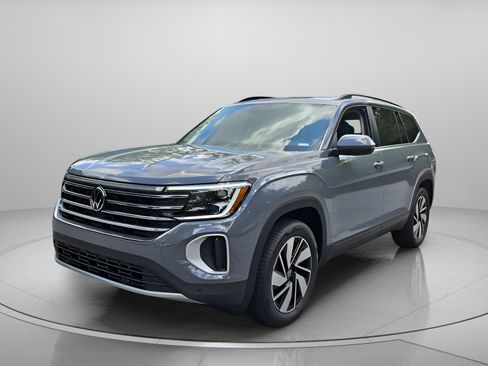 Used 2026 Volkswagen Atlas SE FWD image 1