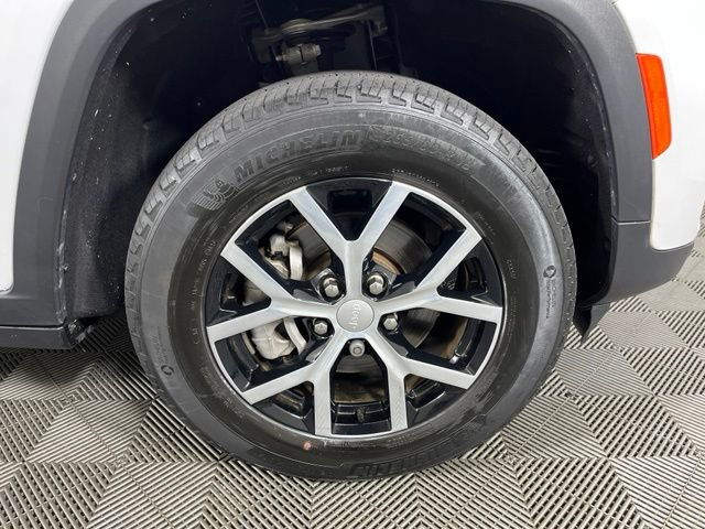 Used 2024 Jeep Grand Cherokee Limited AWD/4WD image 9