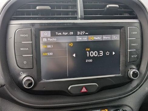 Used 2023 Kia Soul LX w/ LX Technology Package FWD image 17