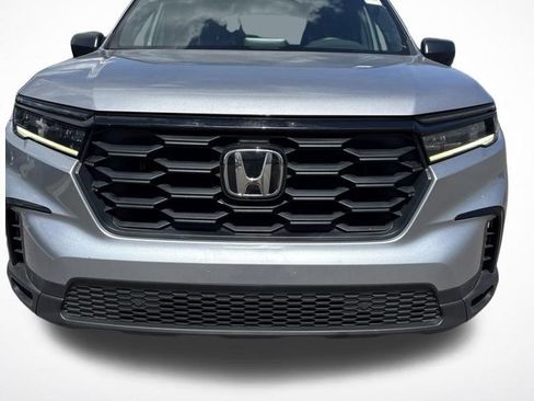 Used 2025 Honda Pilot Sport image 4