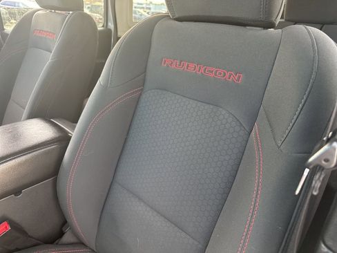 Used 2018 Jeep Wrangler Unlimited Rubicon image 3