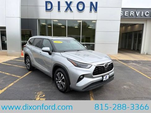 Used 2023 Toyota Highlander XLE AWD/4WD image 1