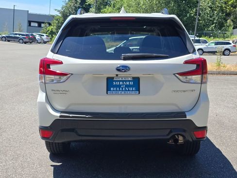 Used 2019 Subaru Forester Premium AWD/4WD image 4