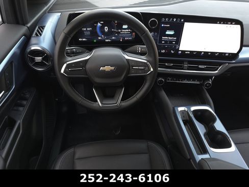 Used 2025 Chevrolet Equinox EV LT w/ Convenience Package FWD image 11