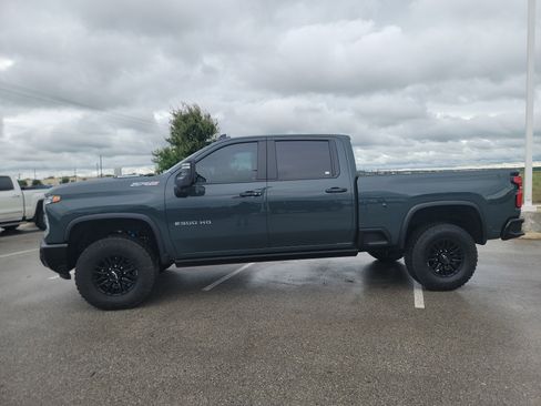 Certified 2025 Chevrolet Silverado 2500 ZR2 w/ Technology Package AWD/4WD image 4