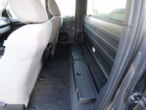 Used 2018 Toyota Tacoma SR5 image 32