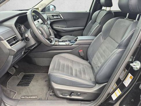 Used 2025 Mitsubishi Outlander SE FWD image 15