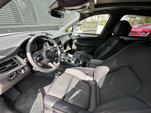 Used 2026 Porsche Macan AWD/4WD image 4